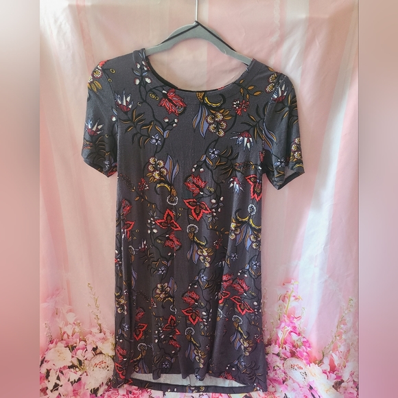 Grey Floral Short Sleeve Dress - Picture 3 of 4